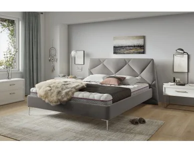 Efektowny zagłówek z ukośnymi przeszyciami w łóżku DAVOS Comforteo